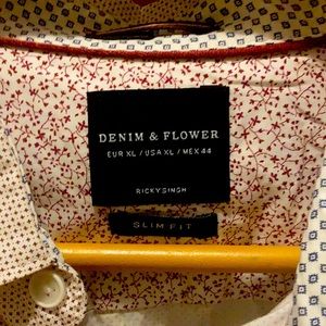 Mens Slim Fit short sleeve button up shirt.